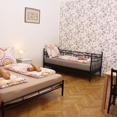 Central Prague Wenceslas Square Apartments Zewnętrze zdjęcie